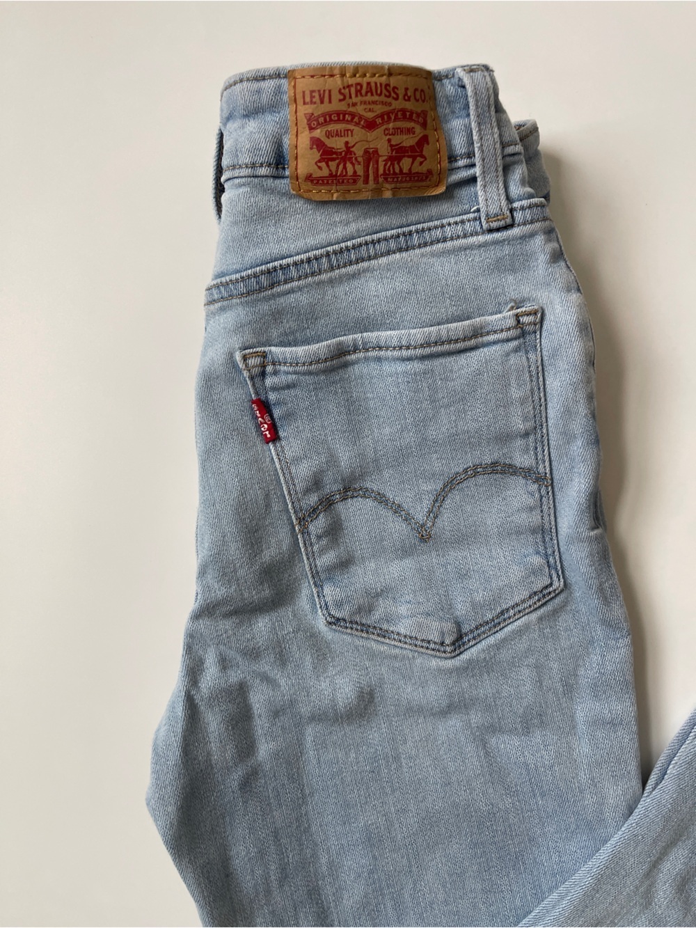 Levi's Light Blue High Rise Skinny Jeans W25L30 - Picture 2 of 6